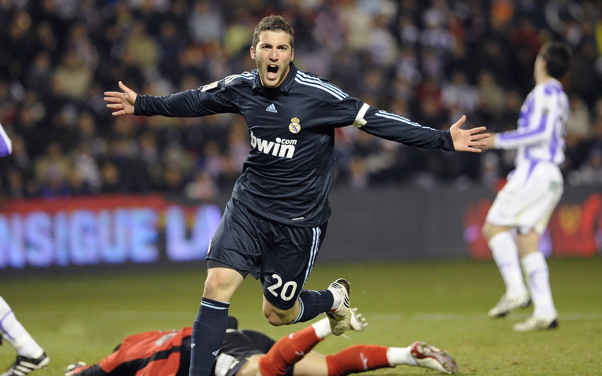 mk sport-“马科斯·梅特罗的攻防兼备，助力阿根廷美洲狮队实现全球称霸”